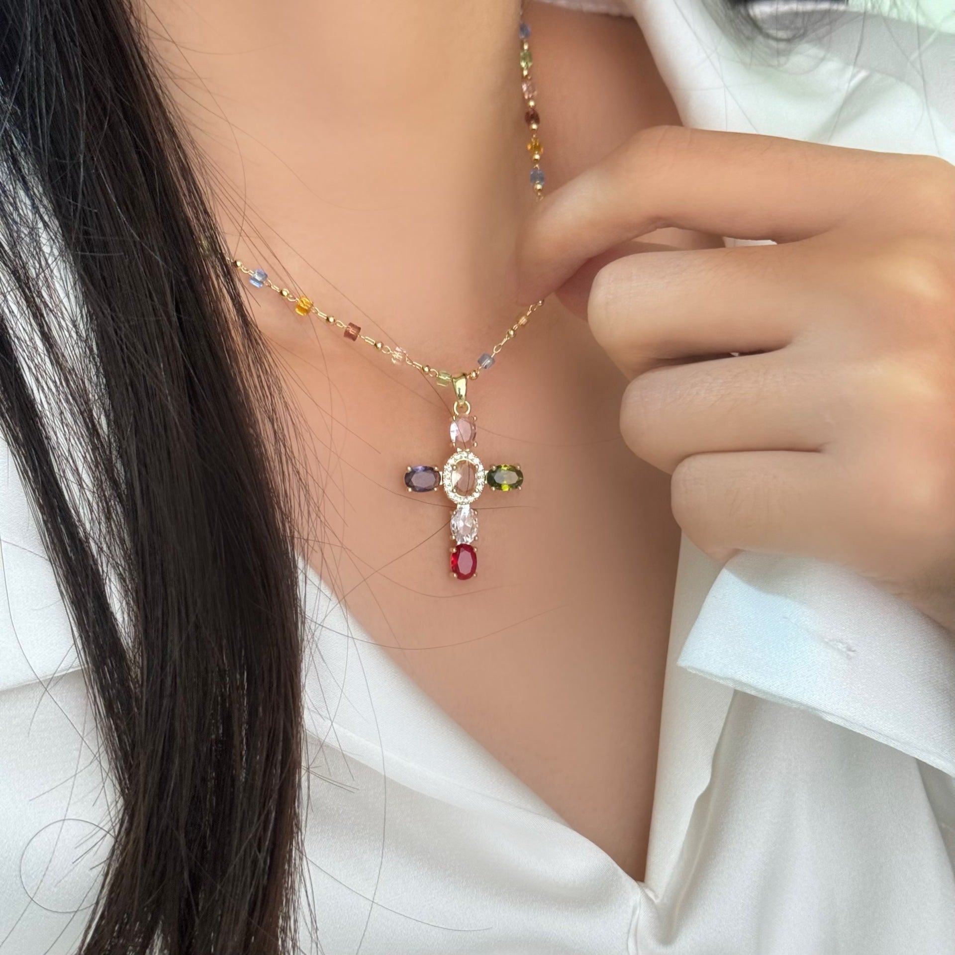 Collar con colgante en forma de cruz con 12 piedras preciosas bíblicas