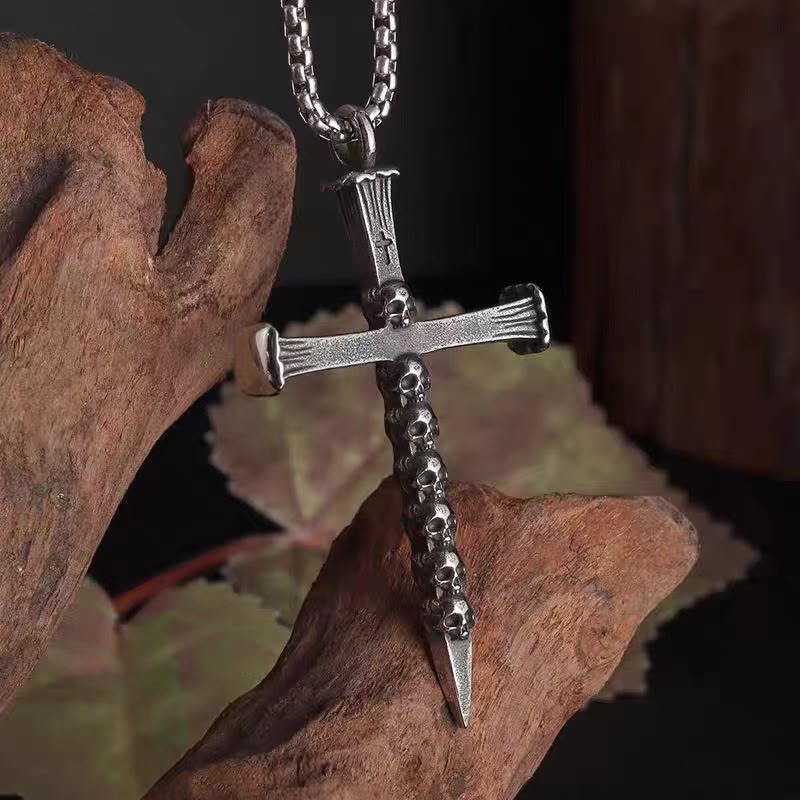 Collar con Colgante de Calavera y Cruz de Acero de Titanio