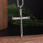 Collar con Colgante de Calavera y Cruz de Acero de Titanio
