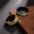 Anillo de acero inoxidable luminoso con la inscripción "JESÚS"