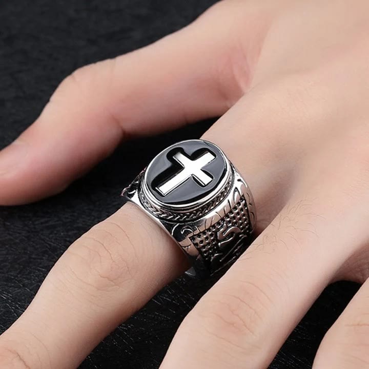 Bague religieuse rétro en titane "Main de Dieu"