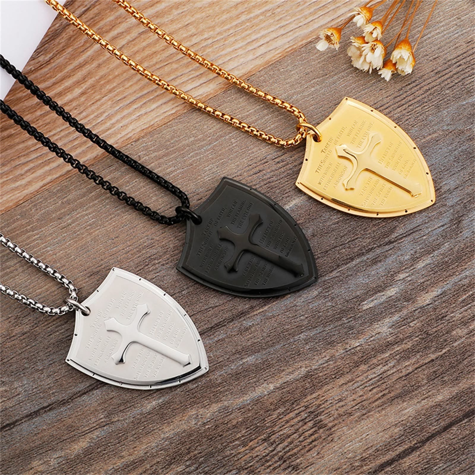 Collier pendentif bouclier croix en acier inoxydable avec la prière du Seigneur