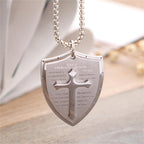 Collier pendentif bouclier croix en acier inoxydable avec la prière du Seigneur