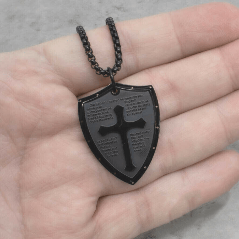 Collier pendentif bouclier croix en acier inoxydable avec la prière du Seigneur