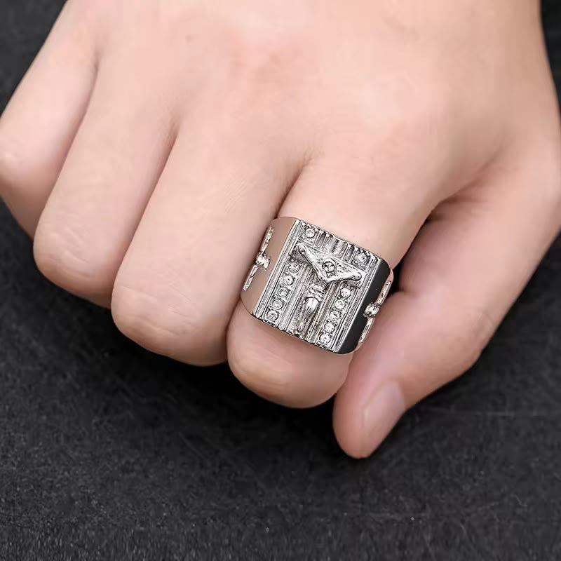 Anillo religioso de Jesús crucifijo con circonita