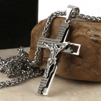 Collier pendentif de prière en forme de crucifix en acier inoxydable
