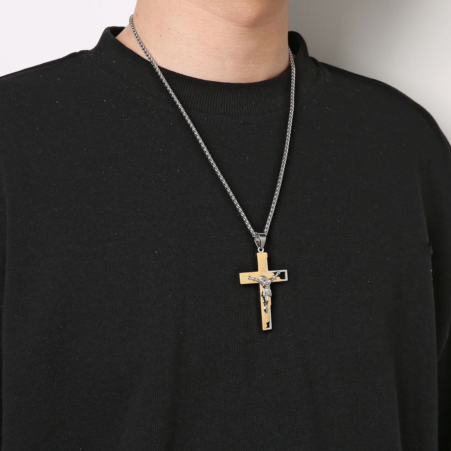 Collier pendentif de prière en forme de crucifix en acier inoxydable