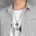 Collar con colgante de cruz y medalla de protección de San Benito