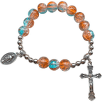 Bracelet en verre bicolore avec médaillon et crucifix miraculeux