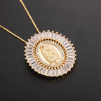 Collier pendentif amulette Vierge de Guadalupe en zircone