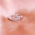 Fe-Sobre-Miedo: Anillo Bíblico Minimalista de Cristo