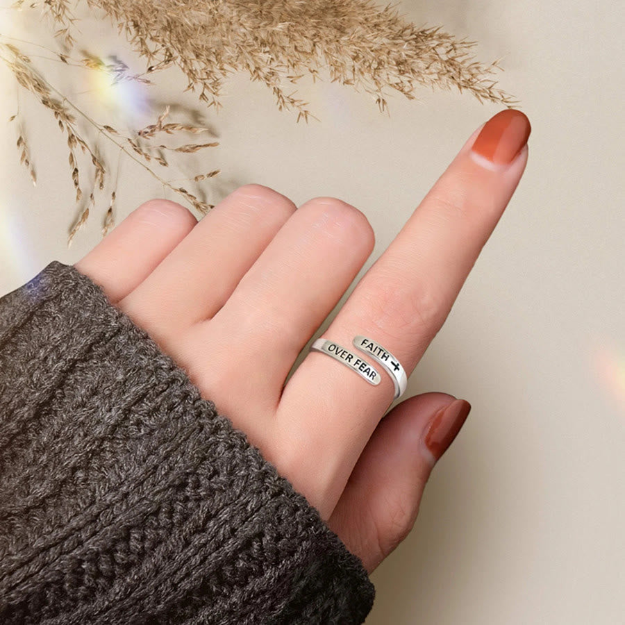 Fe-Sobre-Miedo: Anillo Bíblico Minimalista de Cristo