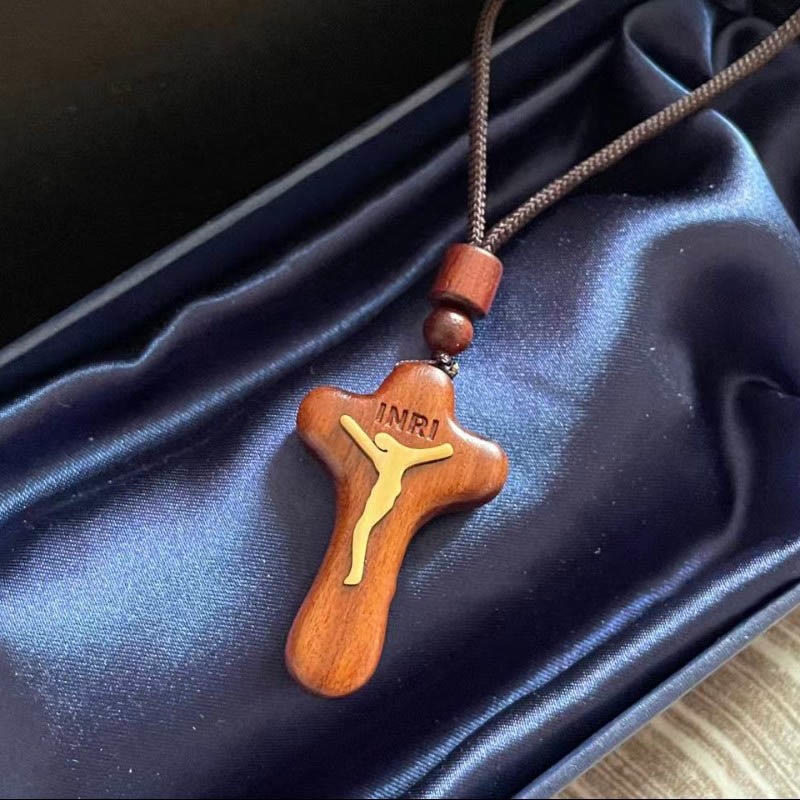 Collier avec pendentif croix en bois de rose incrusté de buis