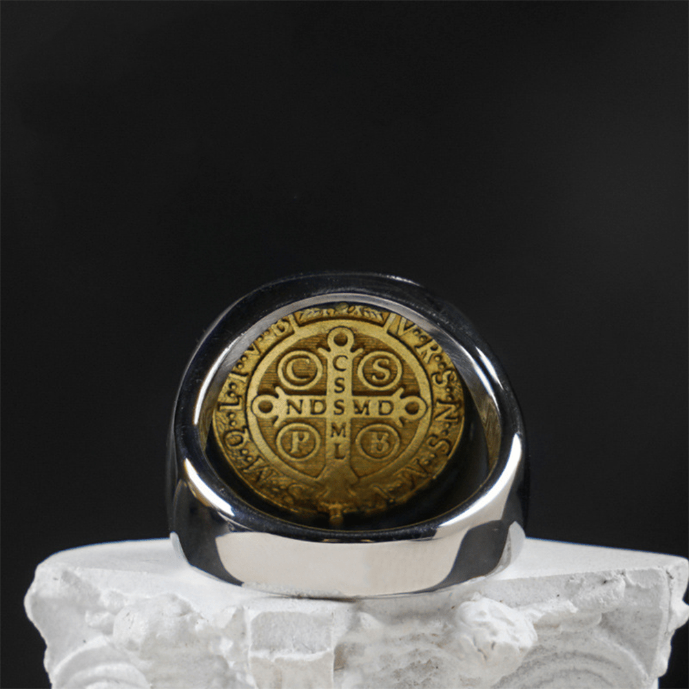 Bague croix médaille de Saint Benoît bicolore