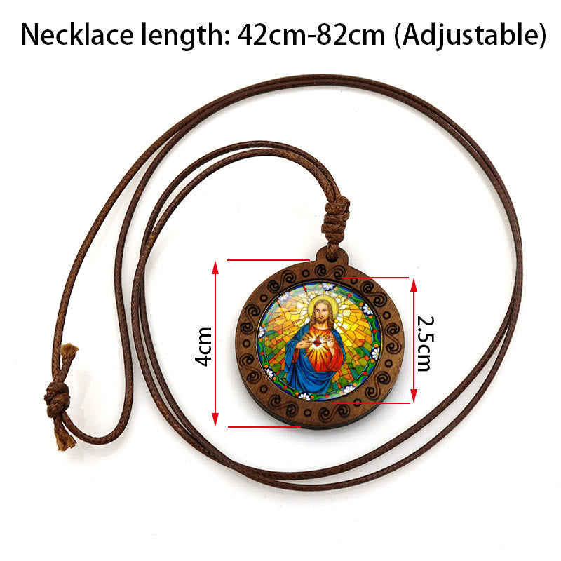 Collier avec pendentif en bois cœur sacré de Jésus et pierre précieuse du temps