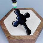 Collier pendentif crucifix en obsidienne, style classique