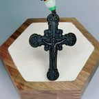 Collier pendentif crucifix en obsidienne, style classique