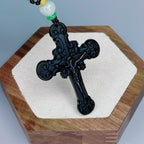 Collier pendentif crucifix en obsidienne, style classique