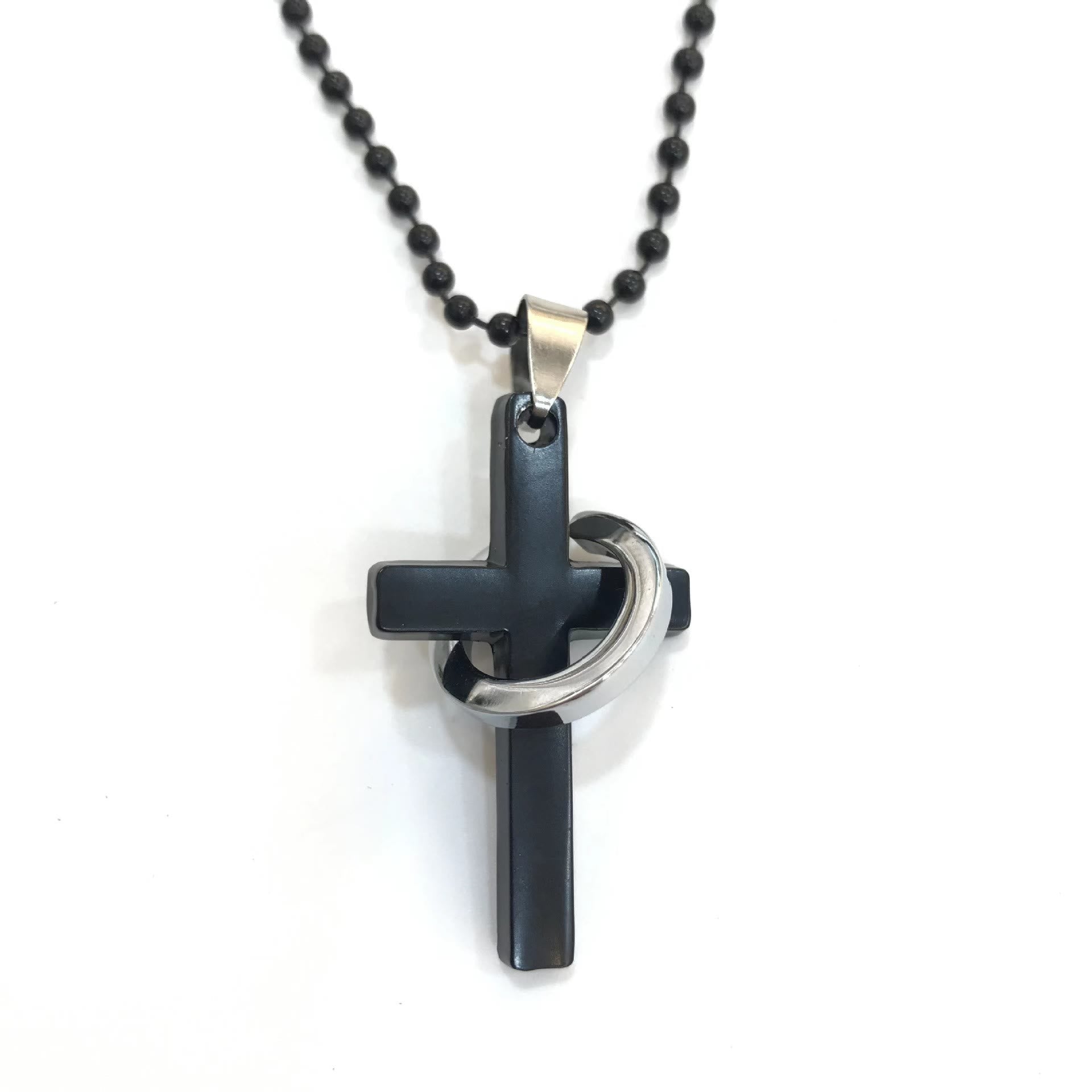 Collier en alliage avec pendentif noir et anneau croisé de style minimaliste