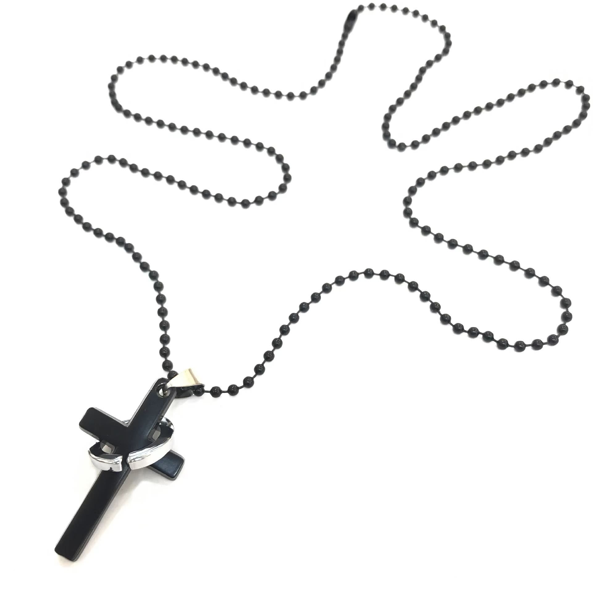 Collier en alliage avec pendentif noir et anneau croisé de style minimaliste