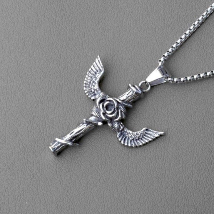 Collier en titane avec pendentif croix rose et ailes style rétro
