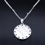 Collier pendentif médaille de Saint Benoît sertie de gemmes, style rétro