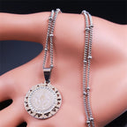 Collier pendentif médaille de Saint Benoît sertie de gemmes, style rétro