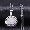 Collier pendentif médaille de Saint Benoît sertie de gemmes, style rétro