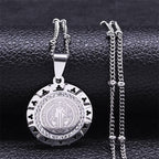 Collier pendentif médaille de Saint Benoît sertie de gemmes, style rétro