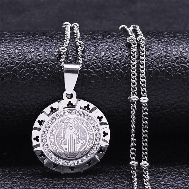 Collier pendentif médaille de Saint Benoît sertie de gemmes, style rétro