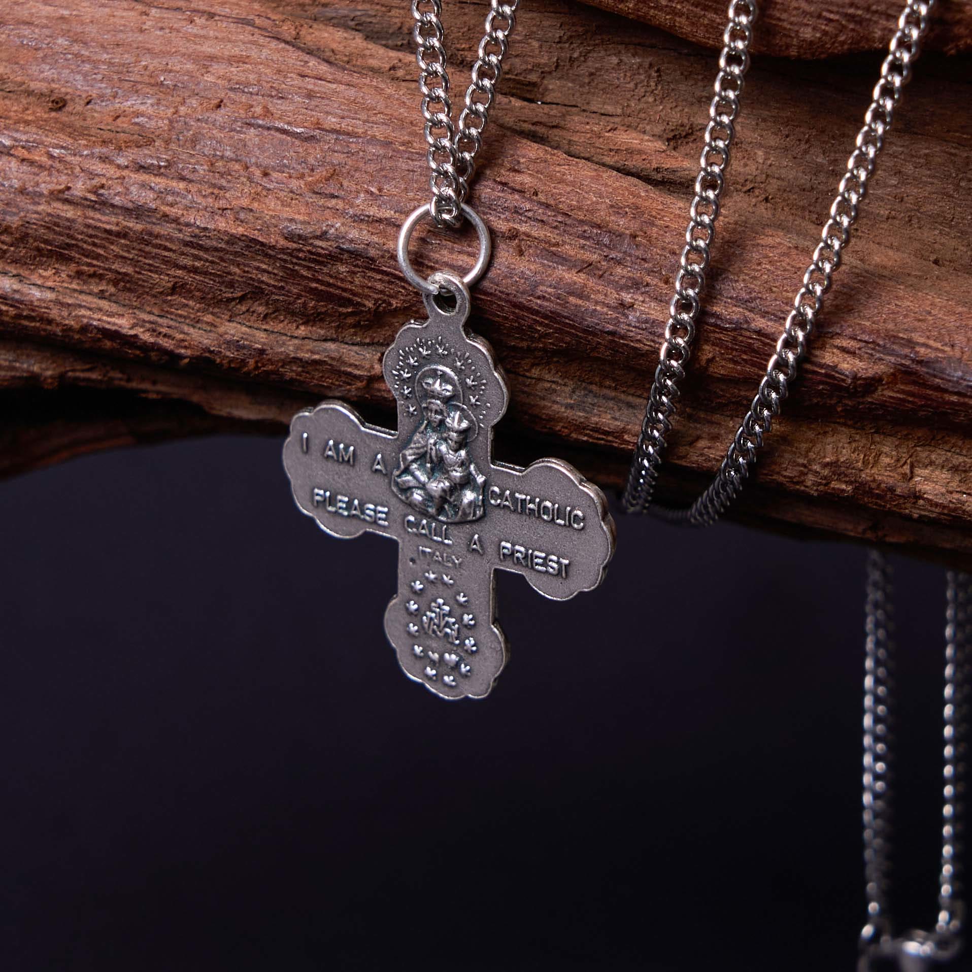 Collier pendentif Croix quatre voies cinq-en-un Carmélite de style classique en alliage