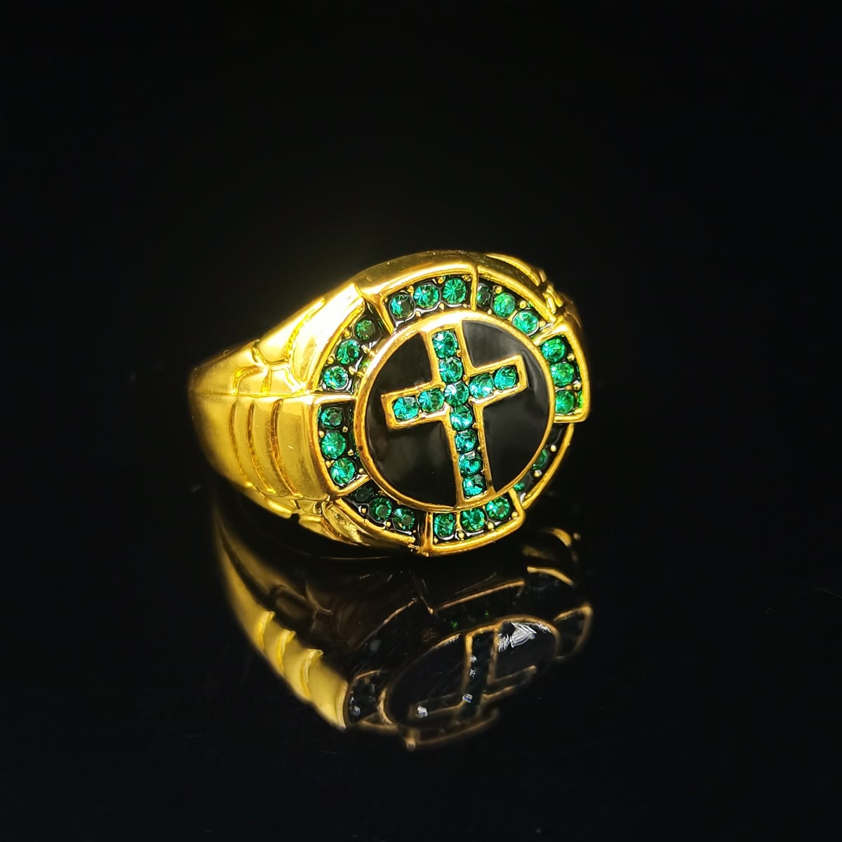 Bague Rétro en Alliage Doré avec Pierres Précieuses Vertes en Croix