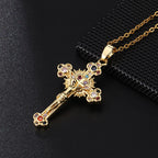 Collier pendentif crucifix style pastoral frais avec pierres précieuses colorées bibliques