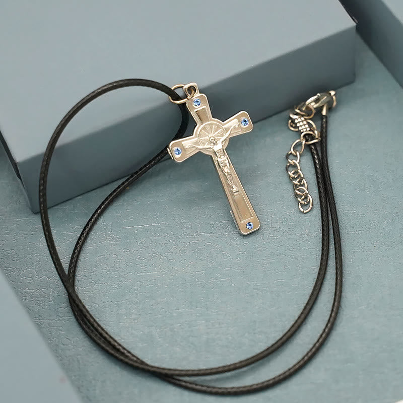 Collar con colgante de crucifijo estilo retro clásico con gemas de colores