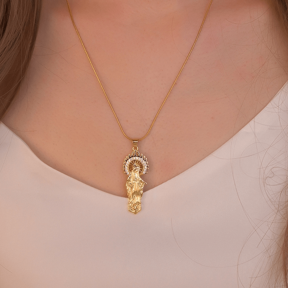 Collar con colgante de la Virgen de Guadalupe de lujo