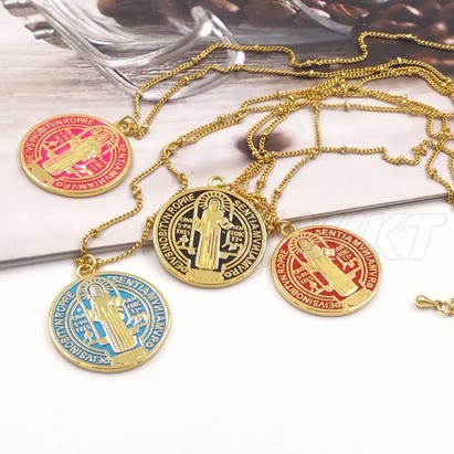 Collier Pendentif Élégant Saint Benoît en Laiton Plaqué Or