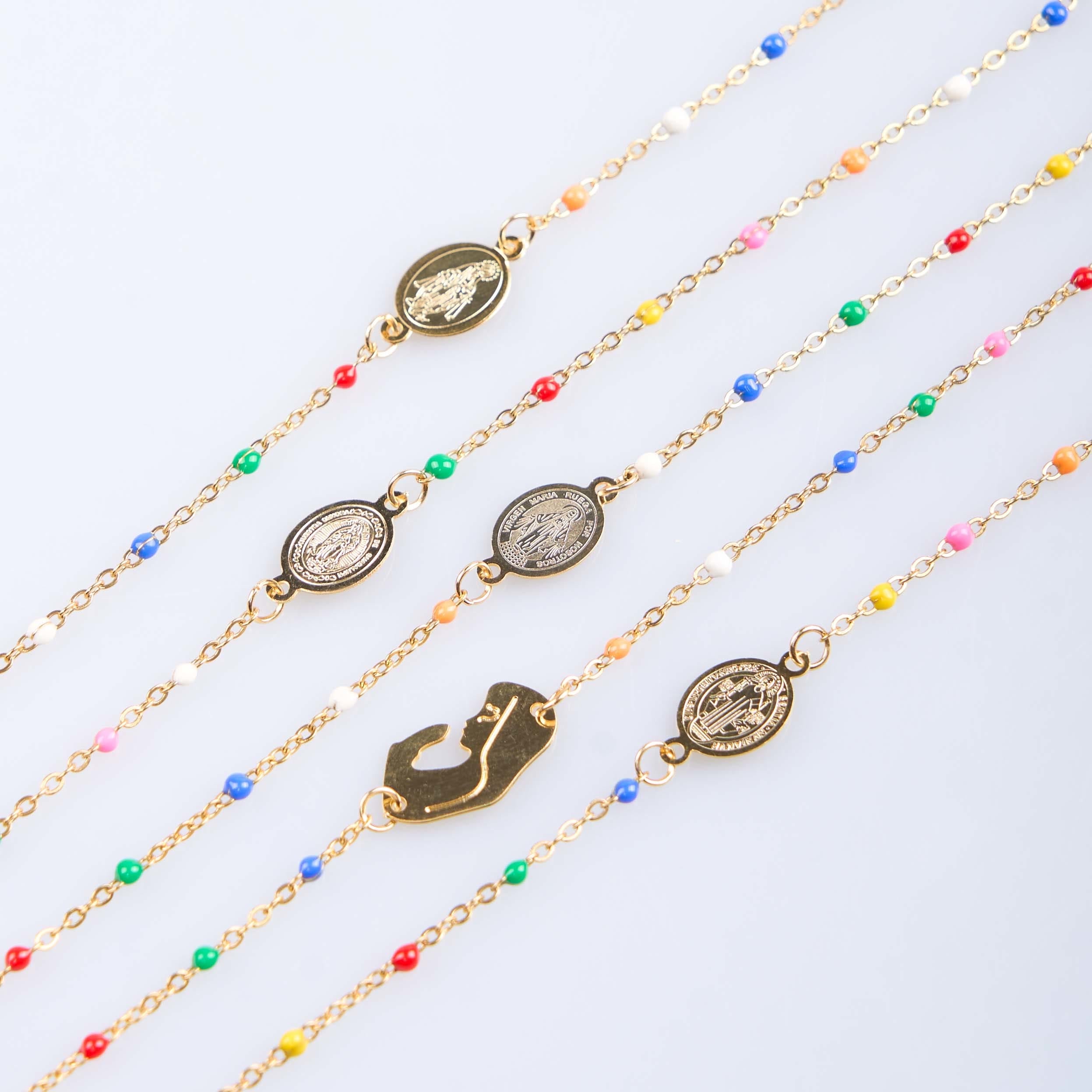 Collar de cadena de clavícula colorido de estilo fresco y elegante con cruz y 5 opciones de medallas