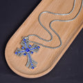 Collier pendentif croix en pierres précieuses bleues de style bohème rétro
