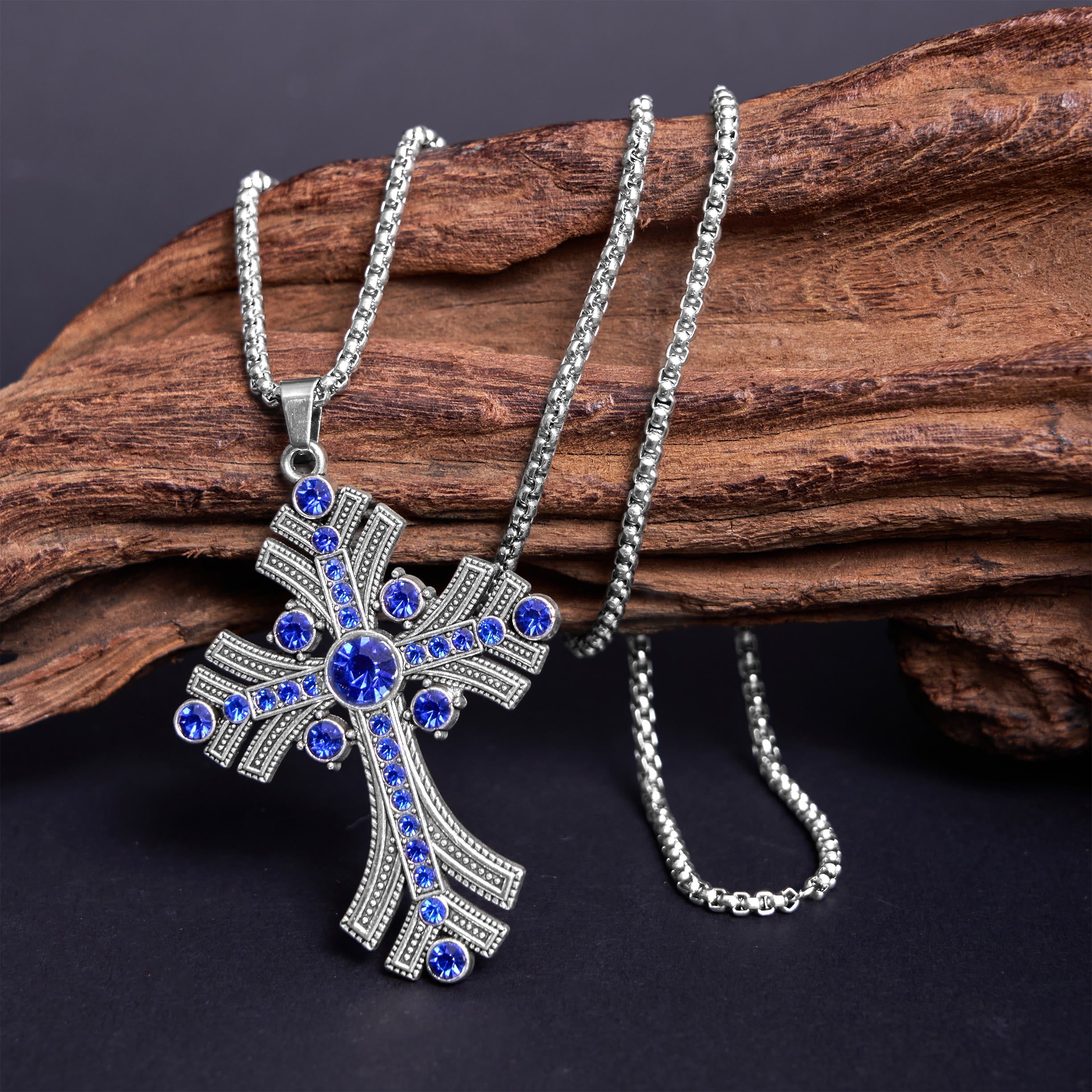 Collier pendentif croix en pierres précieuses bleues de style bohème rétro
