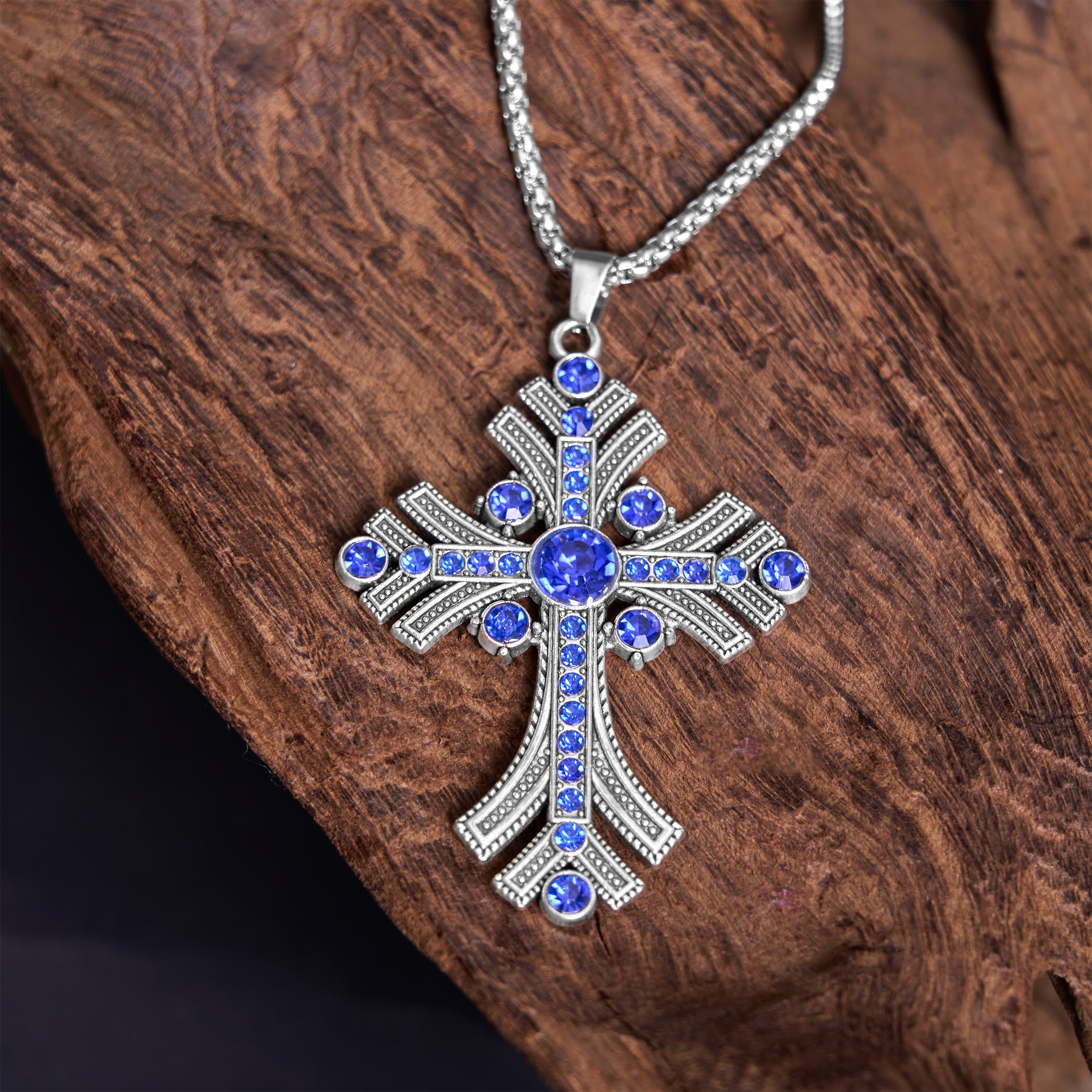 Collier pendentif croix en pierres précieuses bleues de style bohème rétro