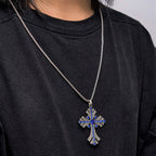 Collier pendentif croix en pierres précieuses bleues de style bohème rétro