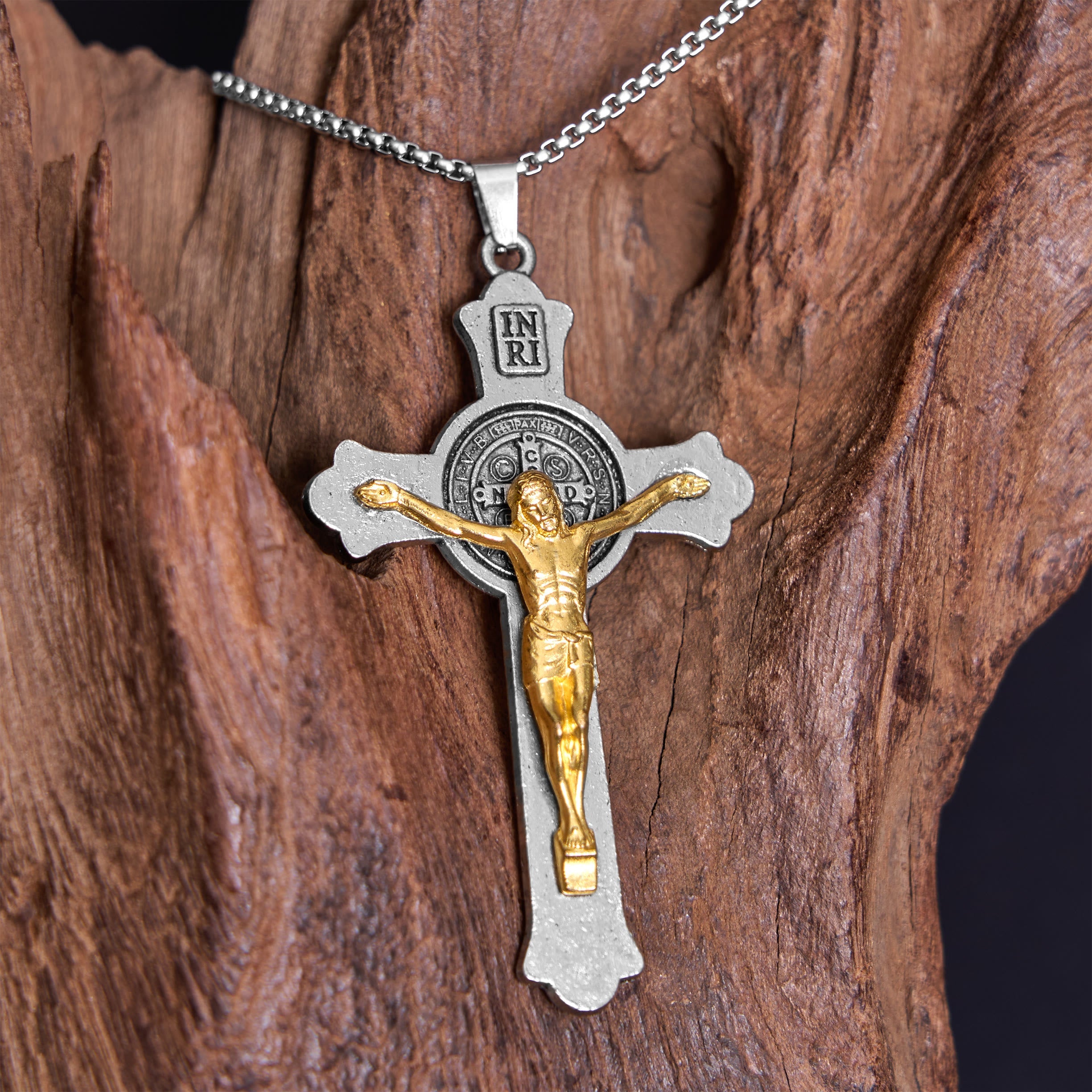Collar con colgante de aleación de crucifijo de Jesús con icono clásico de San Benito