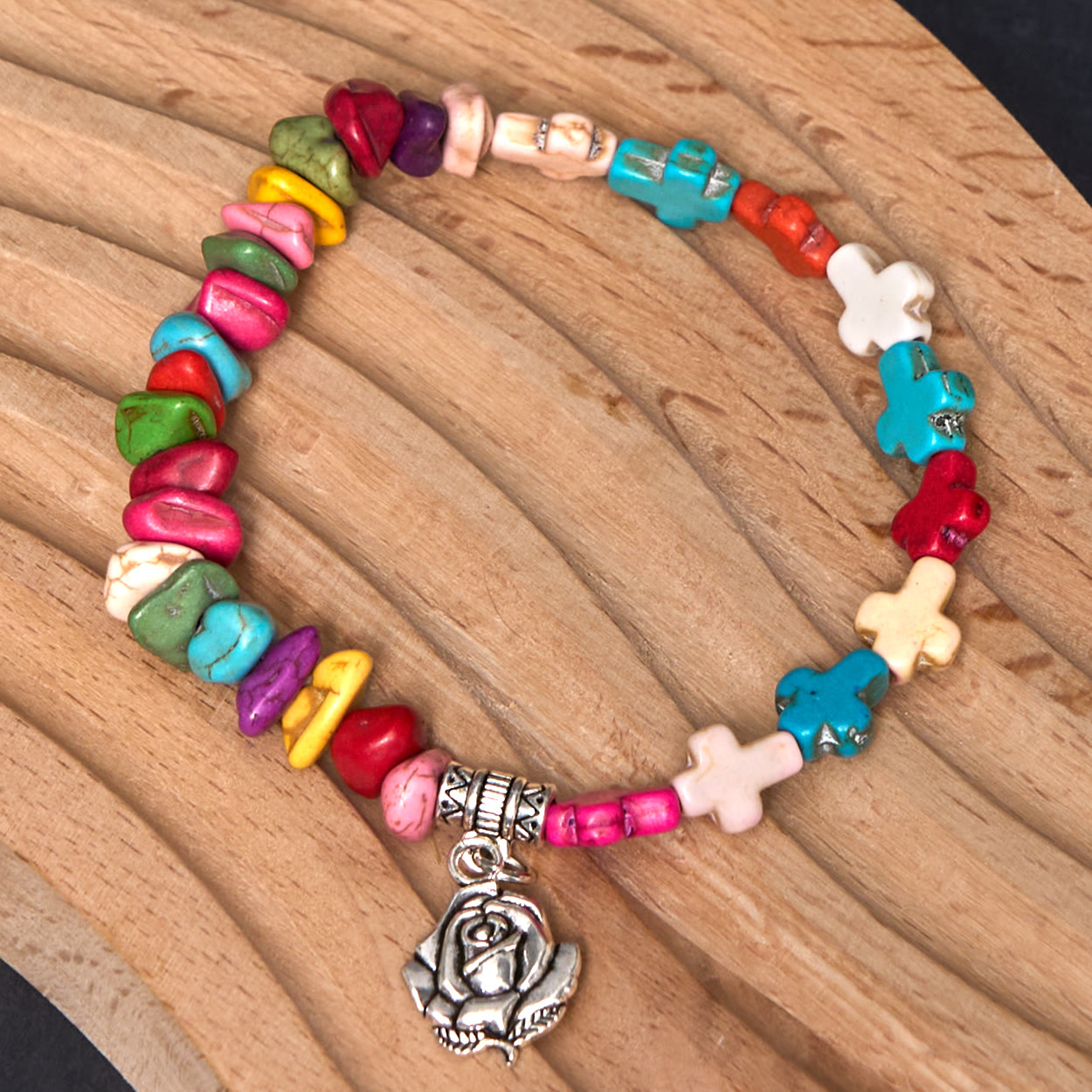 Pulsera turquesa de la Virgen María con rosas y cruz de estilo bohemio y colorido