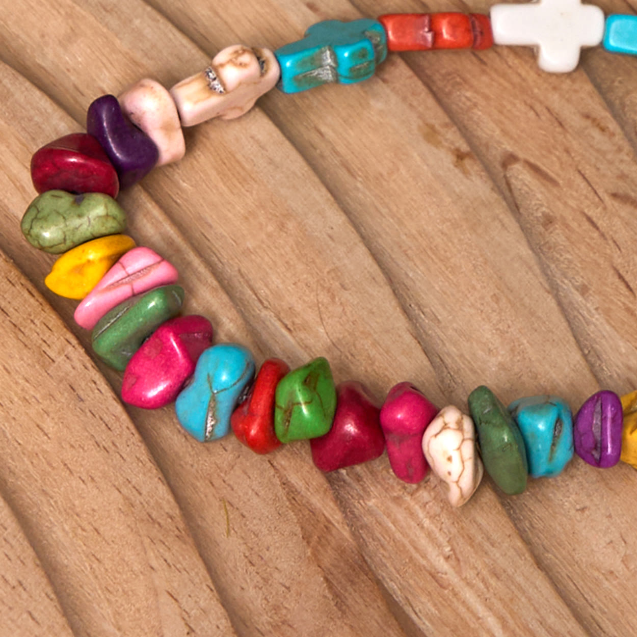 Pulsera turquesa de la Virgen María con rosas y cruz de estilo bohemio y colorido