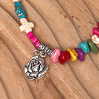 Pulsera turquesa de la Virgen María con rosas y cruz de estilo bohemio y colorido
