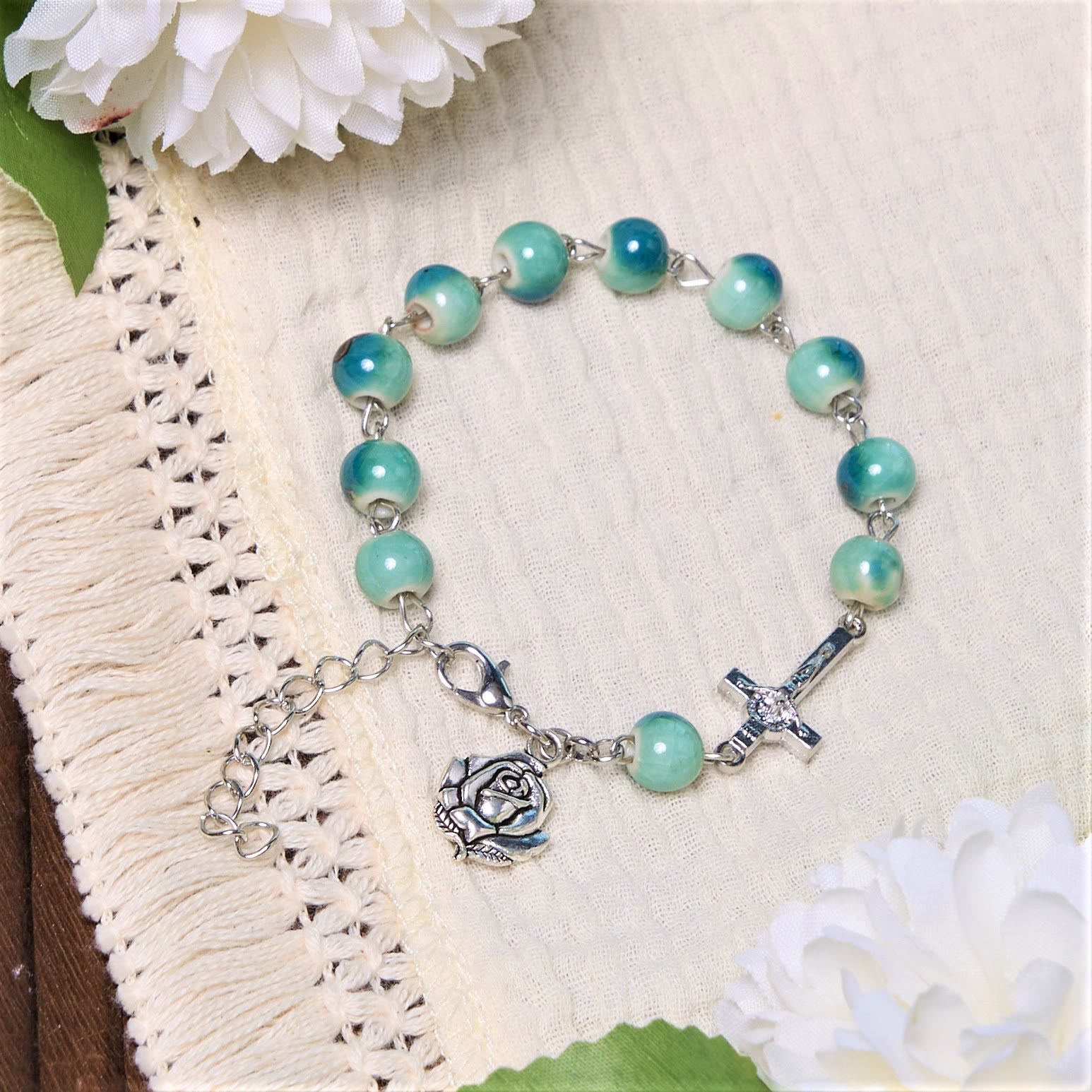 Bracelet Rosaire et Croix en Céramique Ton Vert Fleur Joyeuse