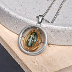 Collar con colgante giratorio con icono de Jesús, San Benito y la Virgen María, estilo retro