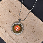 Collar con colgante giratorio con icono de Jesús, San Benito y la Virgen María, estilo retro