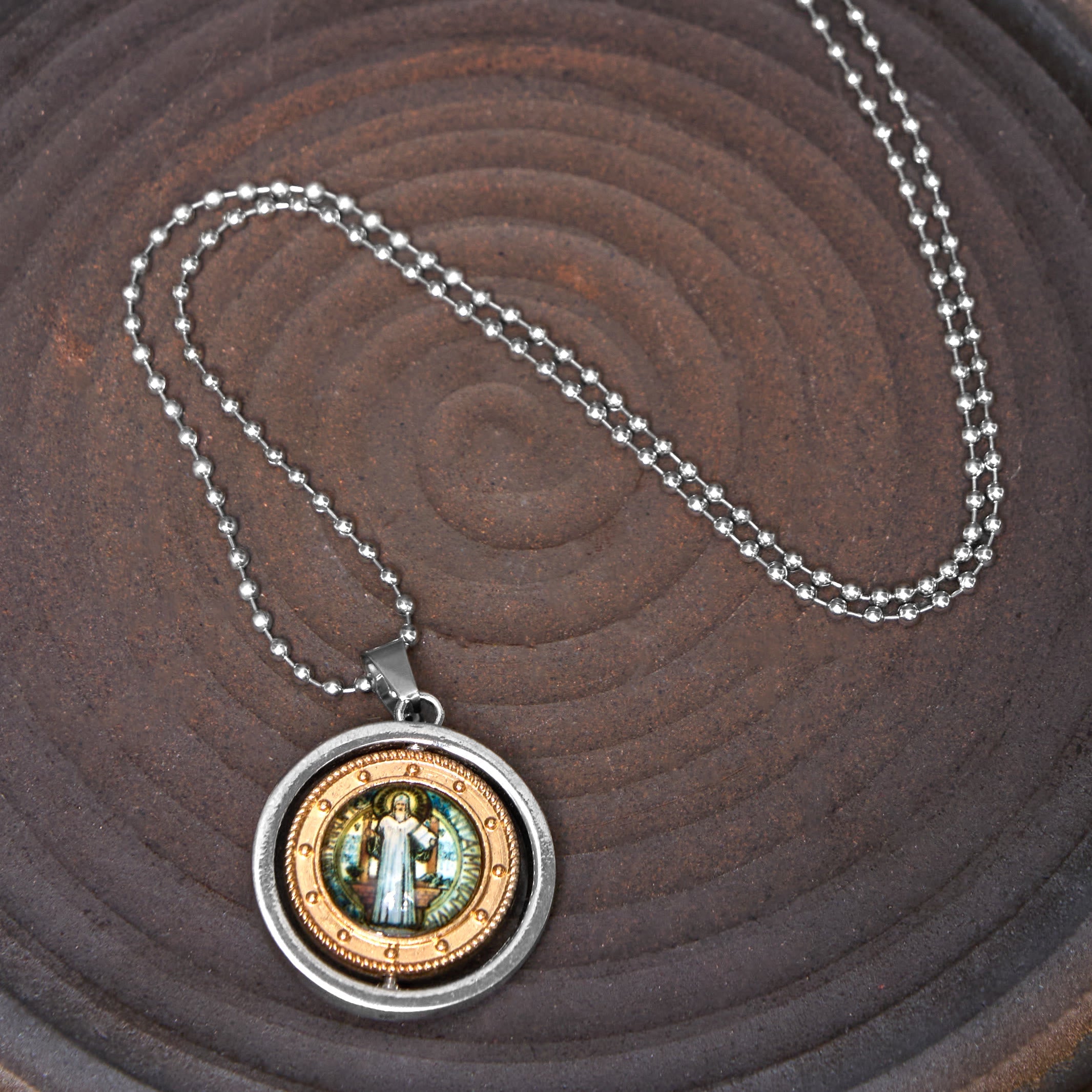 Collar con colgante giratorio con icono de Jesús, San Benito y la Virgen María, estilo retro