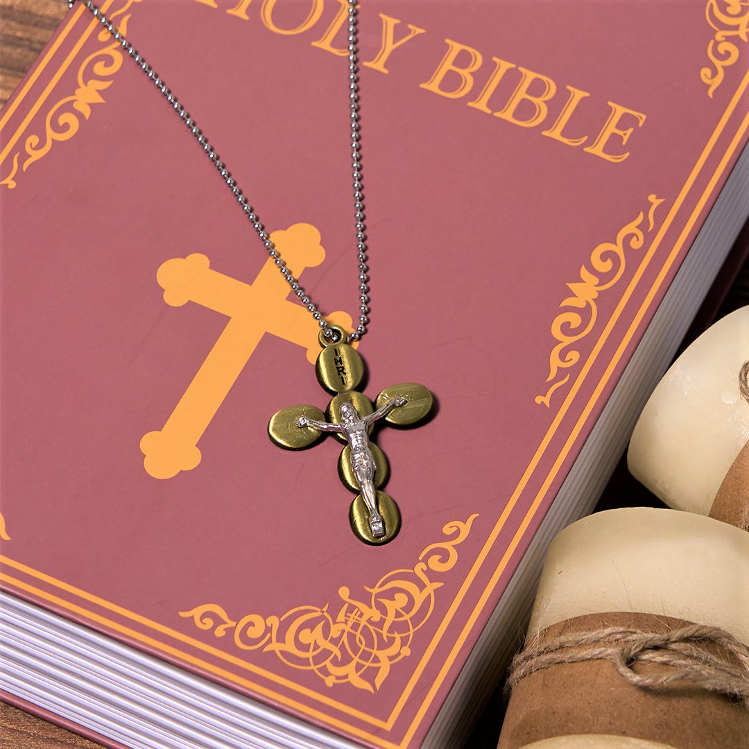 Collier pendentif amulette religieuse croix simple